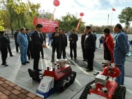 排煙機器人，滅火機器人亮相北京市全市應(yīng)急救援演練