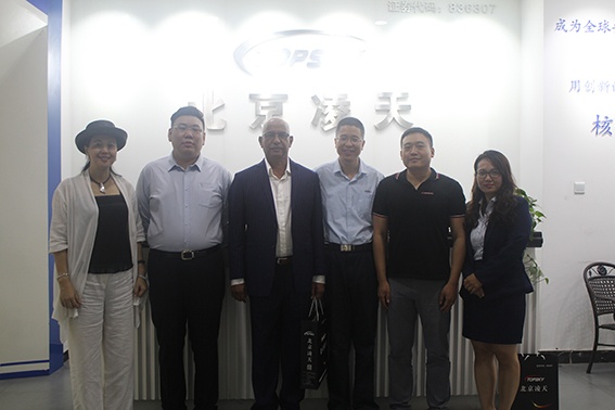 近日，尼日爾防務(wù)部門負(fù)責(zé)人蒞臨北京凌天，專題考察安檢、排爆、反恐等軍用警用技術(shù)裝備。