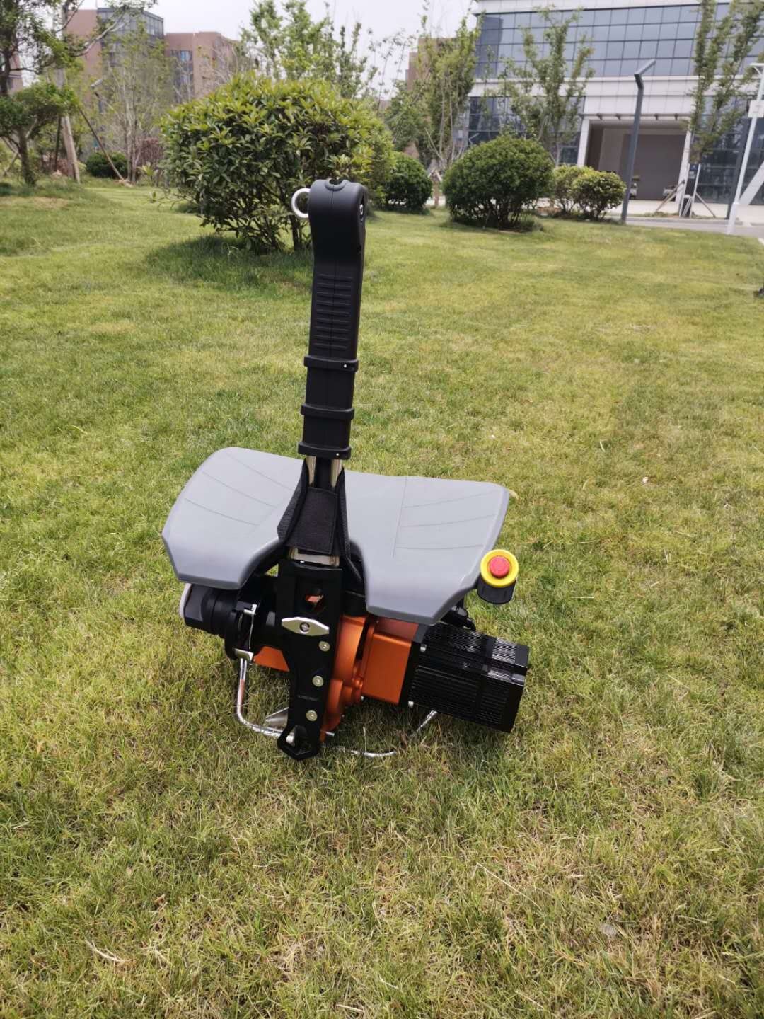 最危險(xiǎn)的救援，理應(yīng)有更安全的裝備，座椅式自動(dòng)升降機(jī)電動(dòng)上升器，專為高層救援，風(fēng)電作業(yè)設(shè)計(jì)