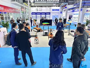 【消防機器狗系列亮相石油展】北京凌天滅火四足機器狗、偵察四足機器狗、運輸四足機器狗、消防系留滅火無人機等重點裝備亮相展會！