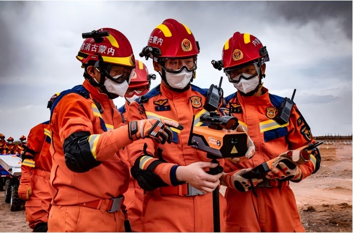 1757043733874525.jpg 內(nèi)蒙古消防開展“北疆藍(lán)光·2025”全區(qū)消防救援隊(duì)伍地震災(zāi)害救援實(shí)戰(zhàn)拉動演練.jpg